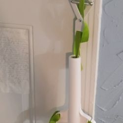 Baby jumper door swing