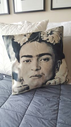 New! FRIDA Pillow Couch Bed Chair Jewerly perfect gift