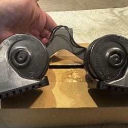 MITZONE Dual Horn Assembly with Bracke Compatible with Jeep Cherokee Grand Cherokee 2014 2015 2016 2017 2018 2019