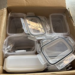 Tupperware Set (New In box) 