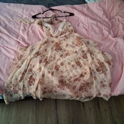 Beautiful Dress Short, LG but Couldn't Fit M 