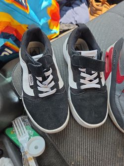 Kids shoes free