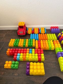 Mega Bloks Lot - Over 150 pieces