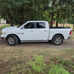 2014 Dodge Ram 1500 Laramie Longhorn 117,000 Miles Brand New Tires Back Seat Hasn't Even Been Sat In In Immaculate Condition
