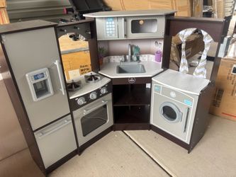KidKraft Ultimate Corner Play Kitchen with Lights & Sounds
