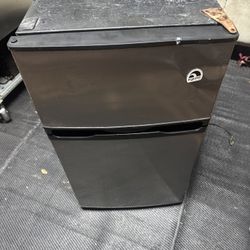 Mini Fridge / Freezer