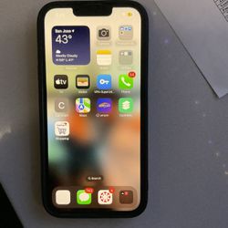 iPhone 13 - 128GB UNLOCKED (Comes With charger, Case)