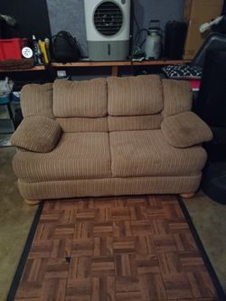 Broyhill Love Seat