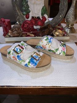 White straps sandals size 6