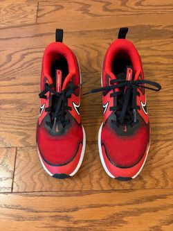 Nike Cosmic Runners youth size 4.5 boys shoes
