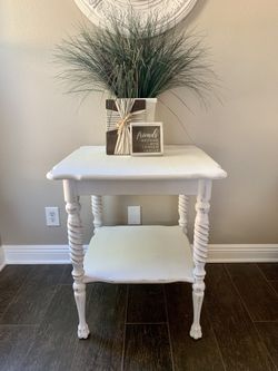 Farmhouse Shabby Chic Vintage Accent Table