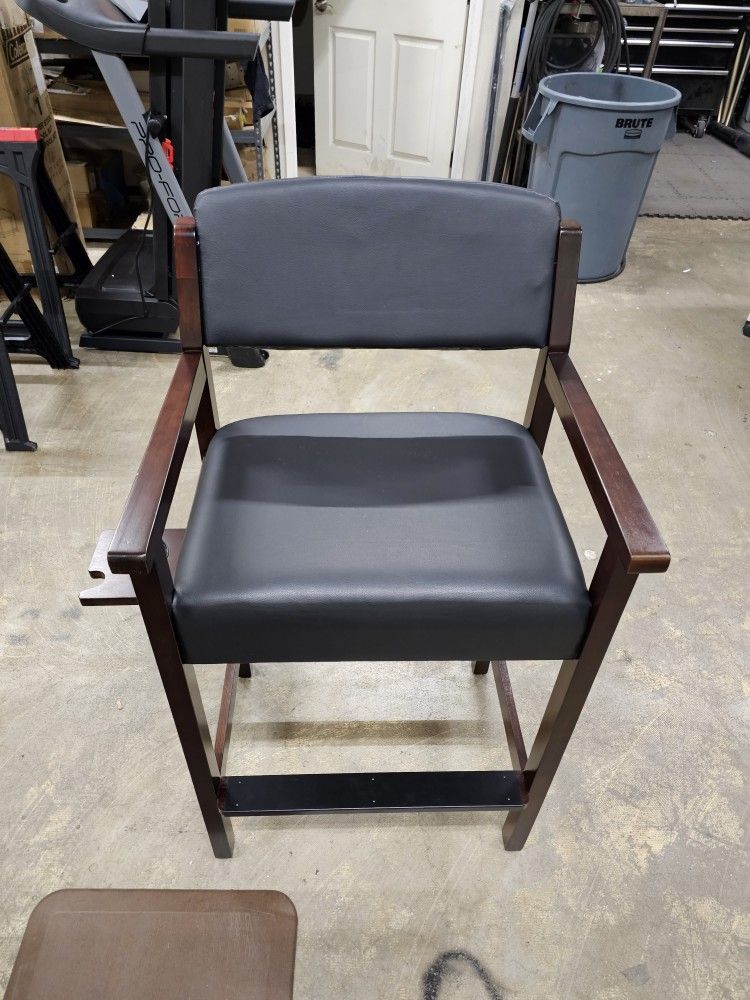 Cambridge spectator Perfect for game room, pool table area