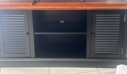 TV Stand / Entertainment Center