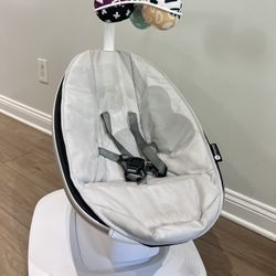 4 Moms Mamaroo