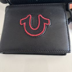 True religion bag and wallet with sun glasses 👓 