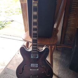 Grote Hollow Body Guitar. 