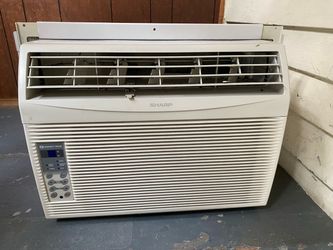 WINDOW A/C UNIT SHARP AF-125RX 12,000 BTU USED