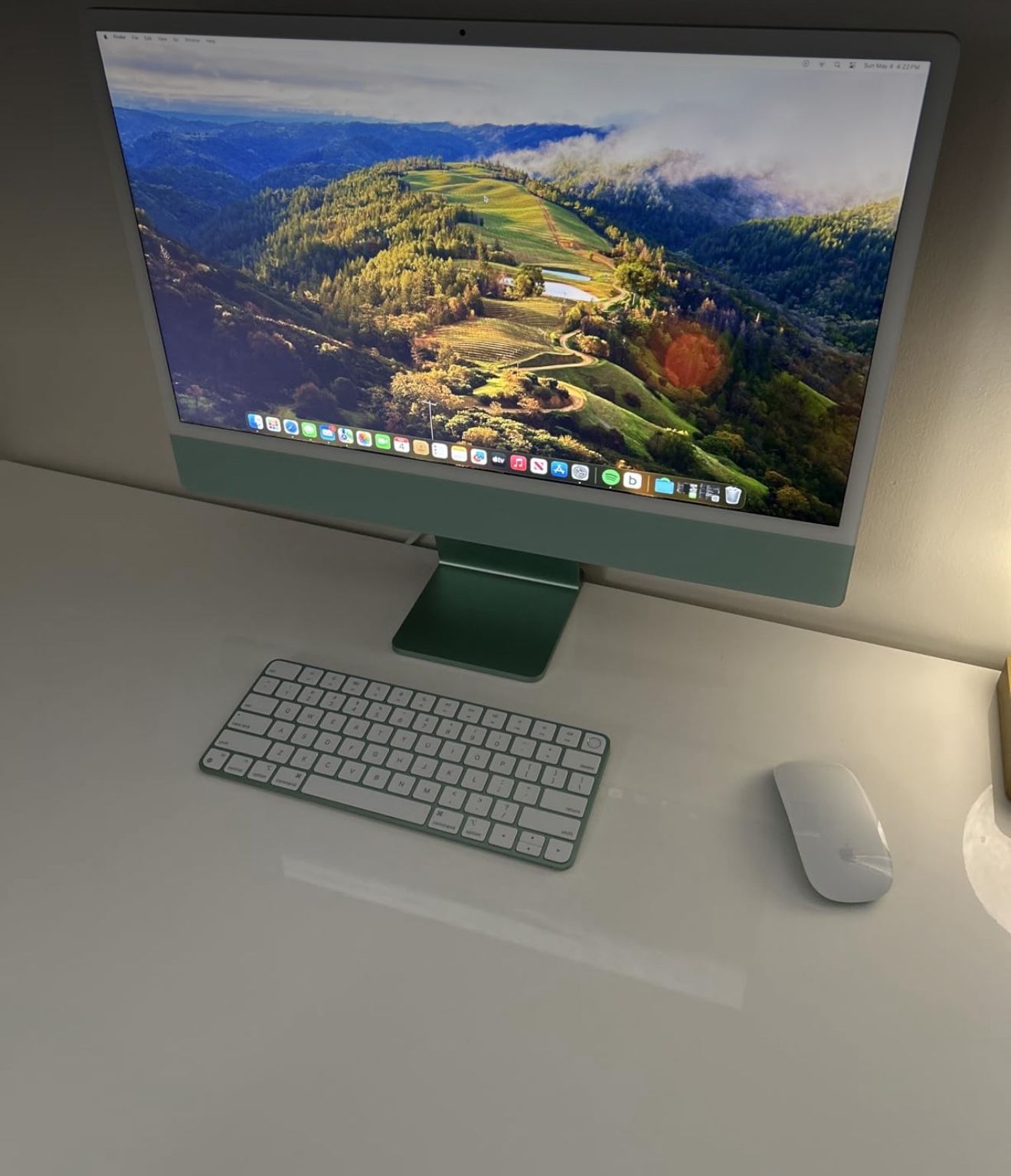 Apple - iMac 24-inch All-in-One - M4 chip - Built for Apple Intelligence - 8 Core CPU - 8 Core GPU - 16GB Memory - 256GB SSD - Silver