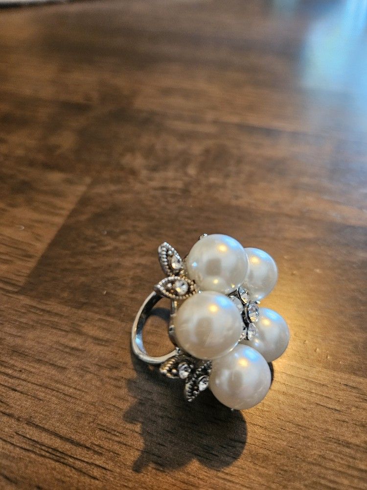 Artificial pearls ring