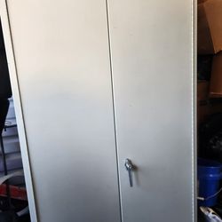 Metal cabinet