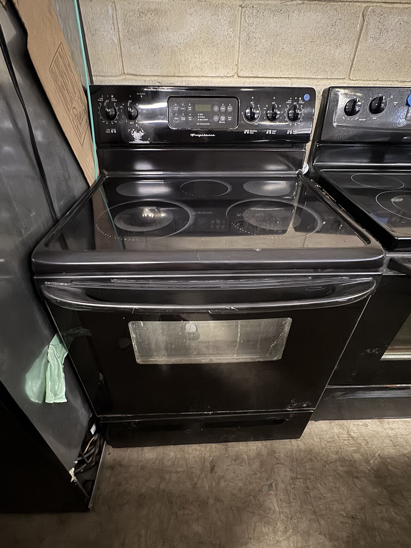 Frigidaire Glass Top Stove $249