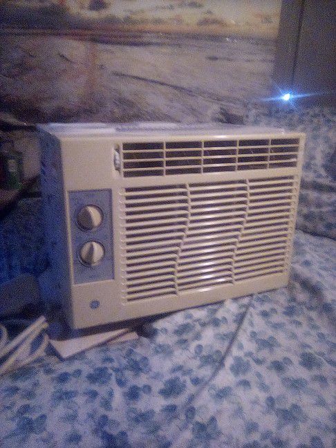 G.E Window Unit Air Conditioner