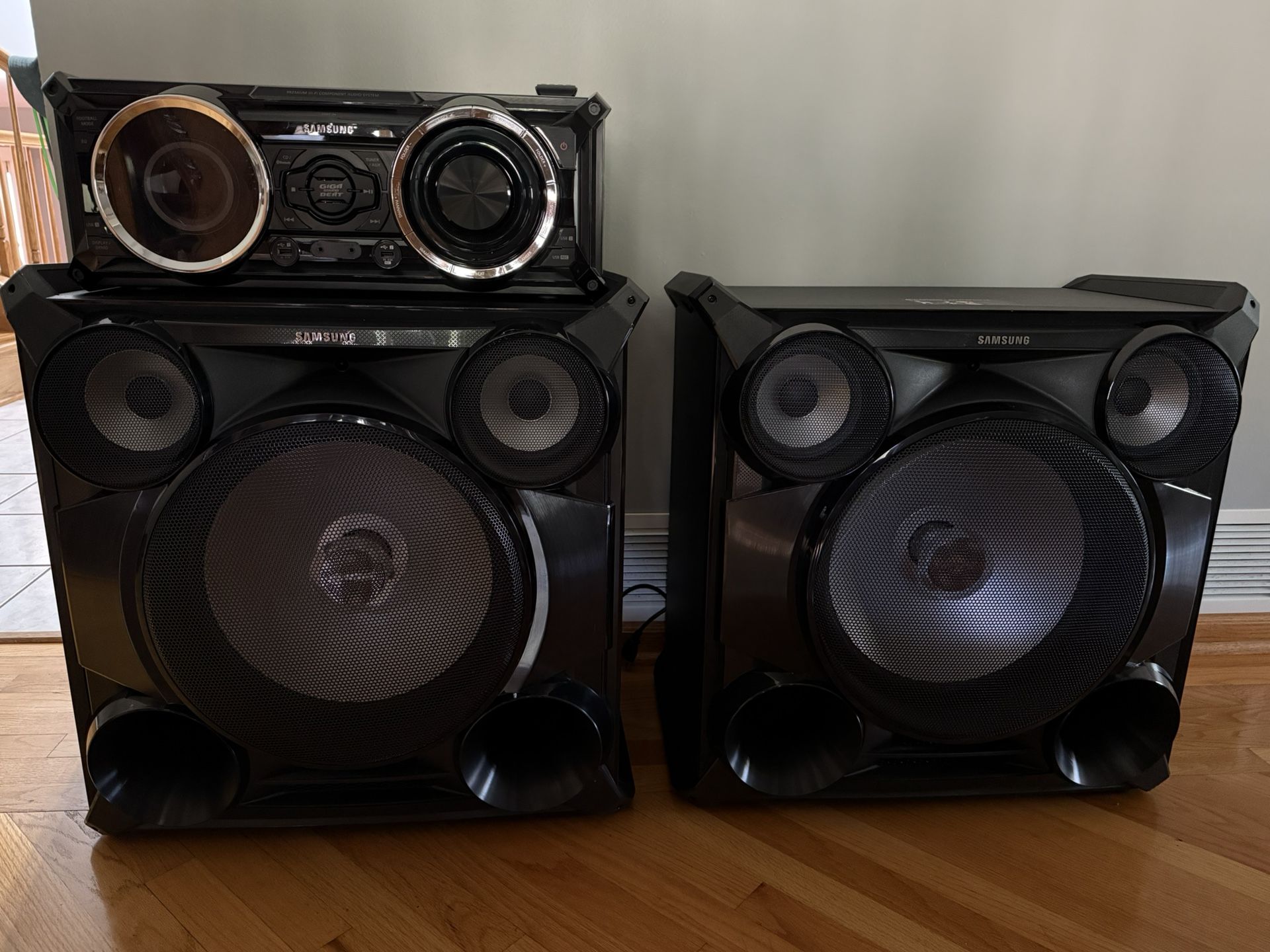 Samsung 2.2 Channel 2300W Giga Sound Shelf System Stereo