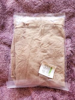 Berkshire Hosiery Ultra Sheer Pantyhose Size Plus 1X-2X Height 5'5" - 5'10" Weight 170 - 220lbs

This beautiful Berkshire ultra sheer has amazing clar