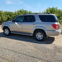 2004 Toyota Sequoia