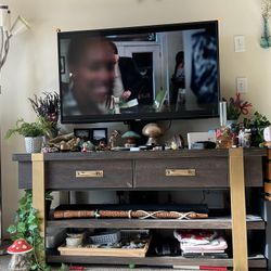 Entertainment Stand Pier 1 