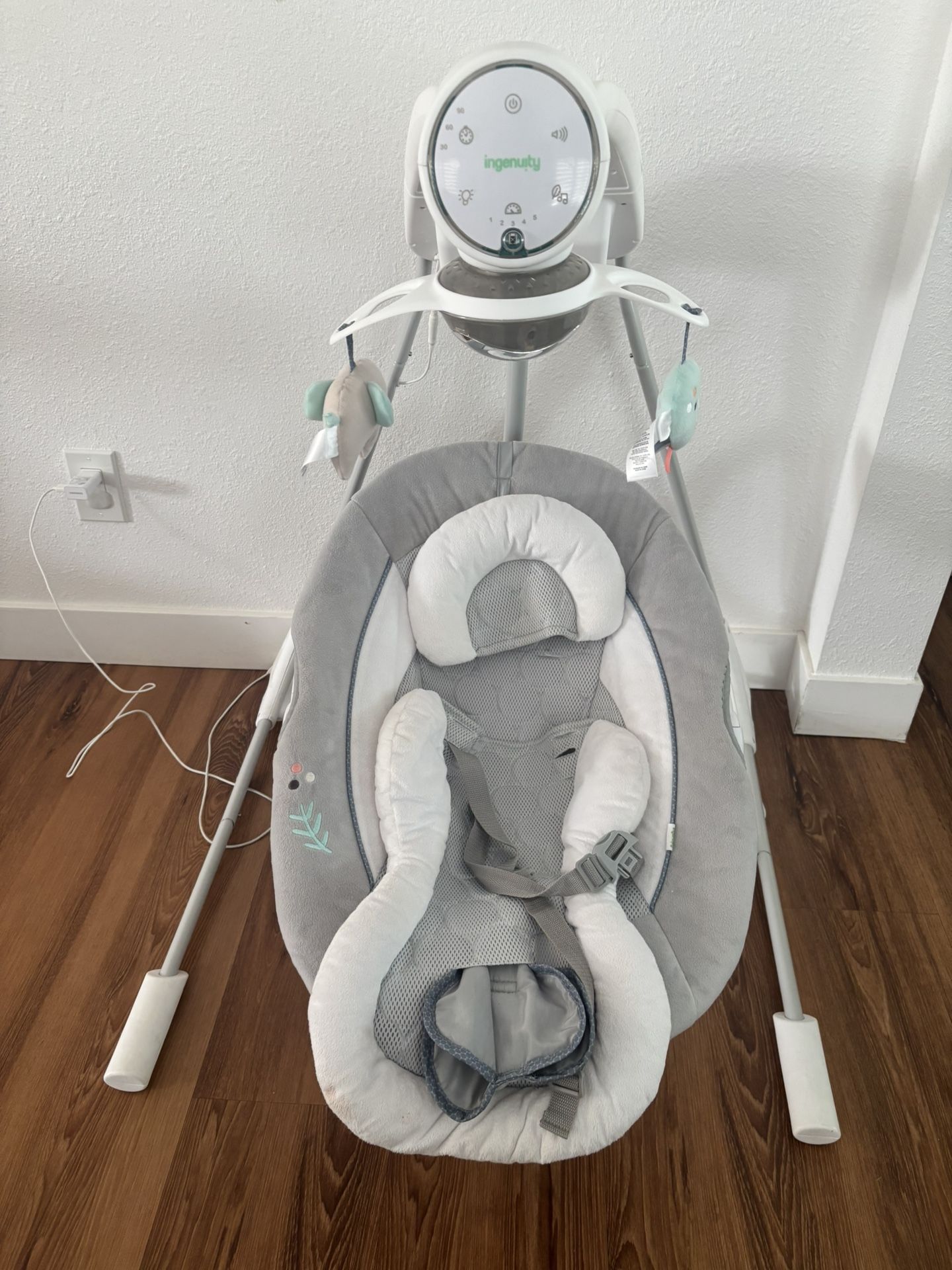 Ingenuity InLighten soothing Swing