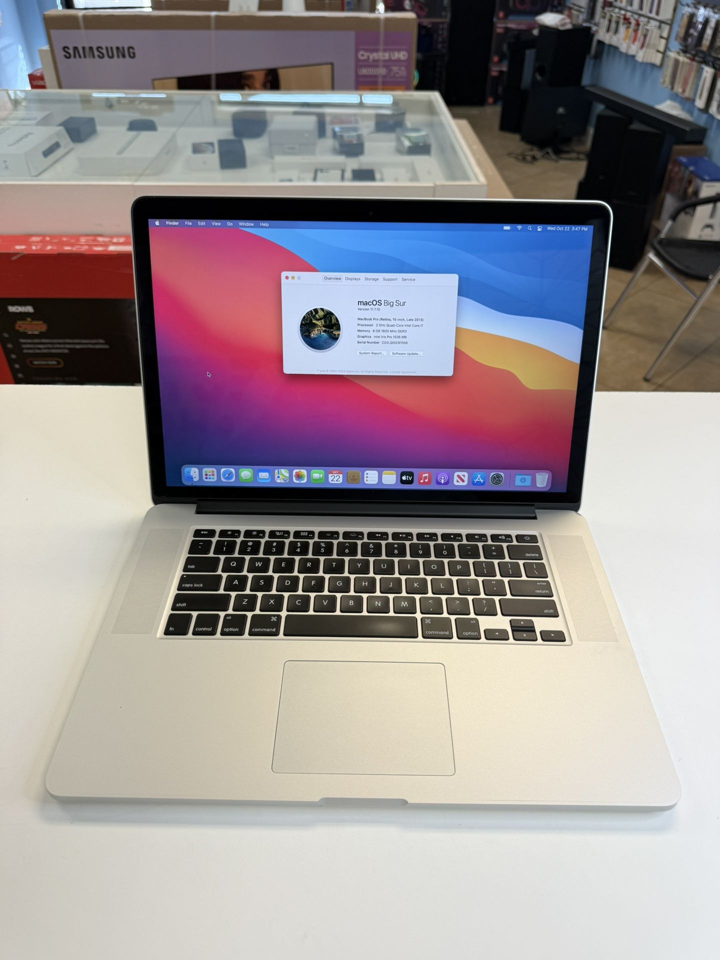MacBook Pro 15inch i7- 8Gb Ram -256ssd with Final Cut Pro & Logic Pro X