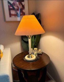 Adorable Table Lamp 
Height 28"
Diameter 19"
Excellent Condition Like New