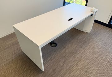 6'x30" Linak White Height Adjustable Desk
