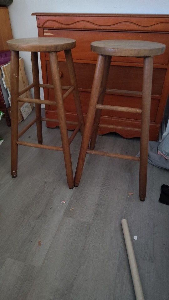 2 Barstools