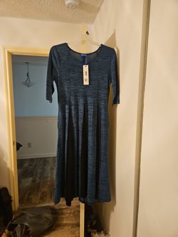 Women Dresses Different Sizes Some With Tags And In Excellent Condition. $8 EACH 