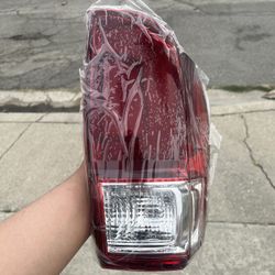 Toyota Tacoma 2020-2023 Rear Tail Light Passenger Side