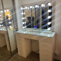 Bluetooth Makeup Vainty With Glass Top