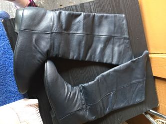Woman's Black boots