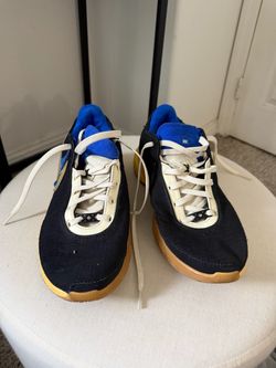 Basketball shoes
