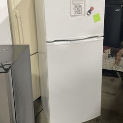 Apartment Size Refrigerator 