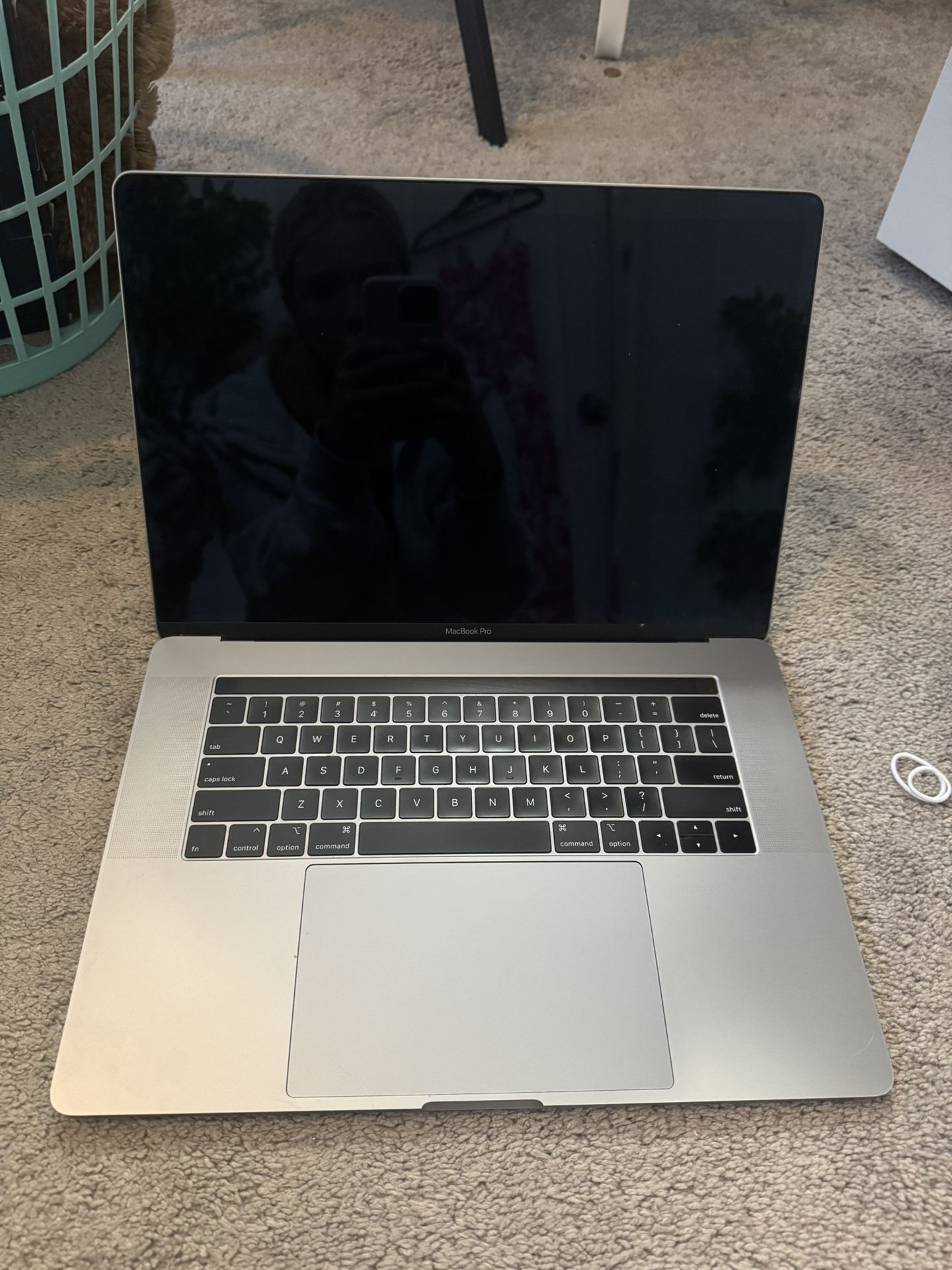 Apple MacBook Pro 15.4"(512GB SSD, Intel Core i9, 16GB) - Space Gray - MV912LL/A