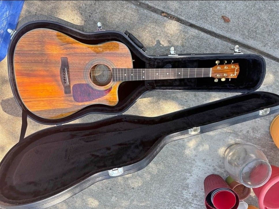 Fender CD220CE Acoustic Guitar With Case LIKE NEW