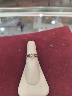 18k solid gold diamond ring 4.2 grams 6 layway available 10% Dwon if you interested please make sure you ask for Maribel thank you