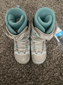 snowboarding shoes. (6.5) 