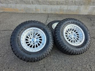 17" FUEL w/ 33x12.50R17 RT tires