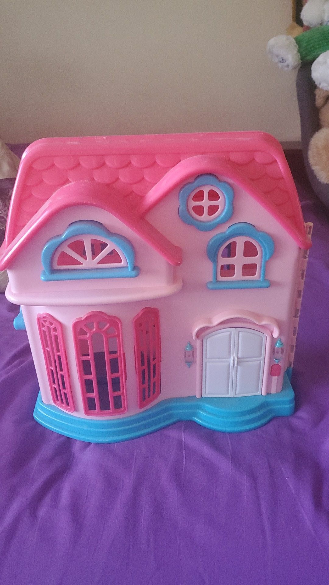 Pink medium sized doll house for kids 5+