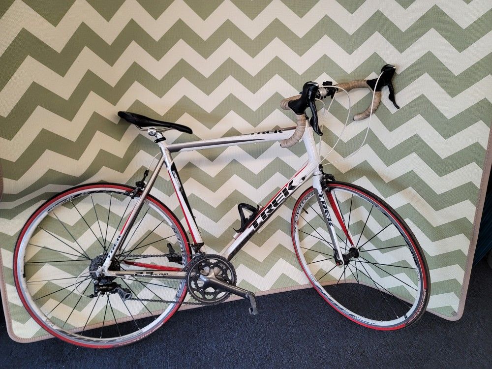 Trek 2.3 Alpha Bike