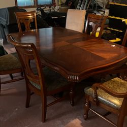 Solid Wood Dinning Table 