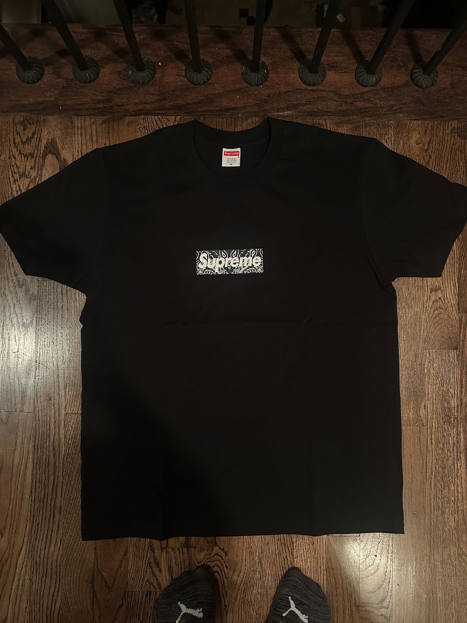Supreme box logo tee (size Medium)